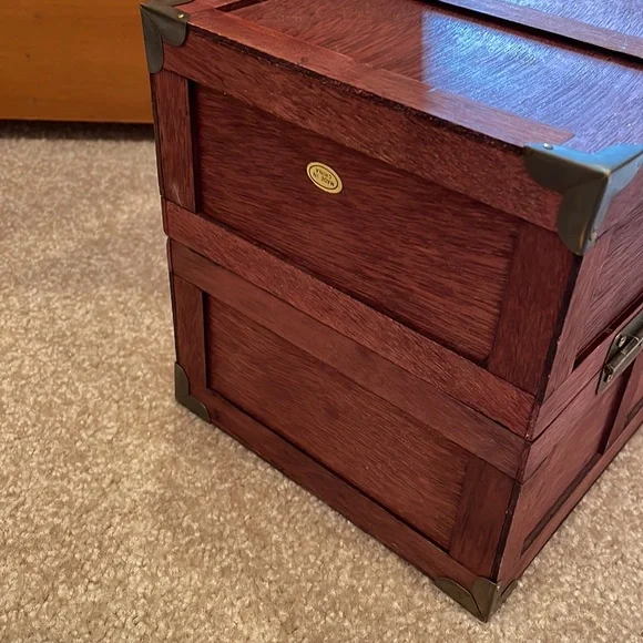 Porcelain doll in carrying crate. Additional dress, shoes and hanger. NWOT. - Picture 11 of 13